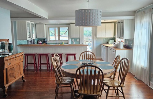 Decorah Apartamento | The Water Street Flat