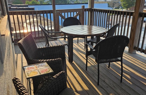 Decorah Apartamento | The Water Street Flat