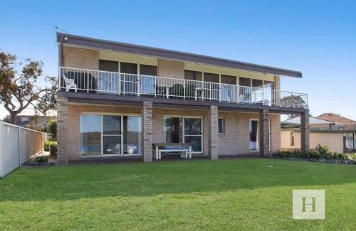 Gwandalan Casa | The Waterfront