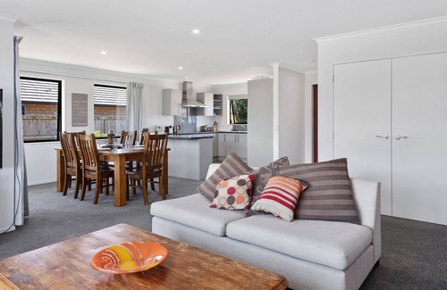 Ruakaka Cabaña | The Waterfront Ruakaka - Ruakaka Holiday Home