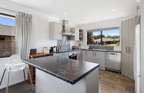 Ruakaka Cabaña | The Waterfront Ruakaka - Ruakaka Holiday Home