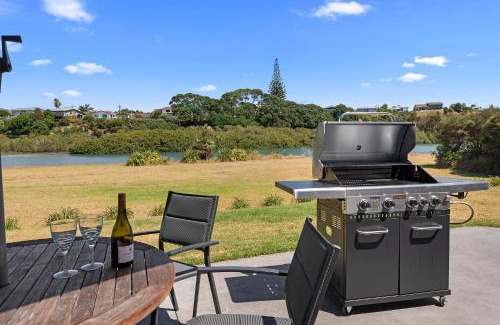 Ruakaka Casa | The Waterfront Ruakaka - Ruakaka Holiday Home