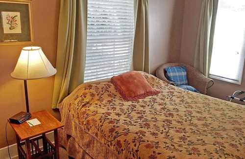 Flat Rock Cabaña | The Waterlily Cottage-2 Bedrooms /2 bathroom cottage -located in Flat Rock,NC-