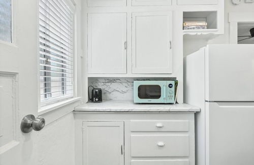 Visalia Casa | The Watson House near Kaweah Health Hospital