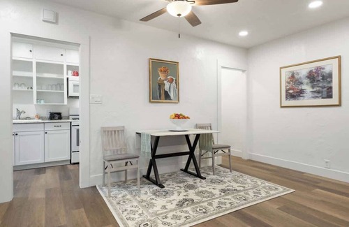 Visalia Casa | The Watson Suite Near DT Visalia, SNP!