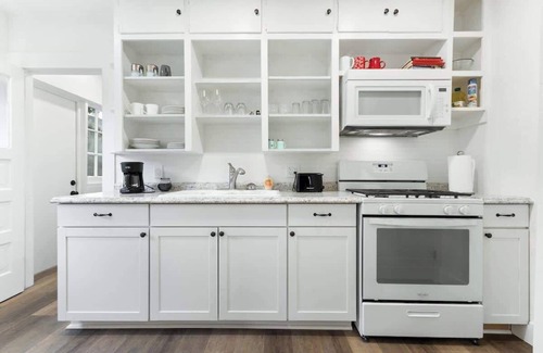 Visalia Casa | The Watson Suite Near DT Visalia, SNP!