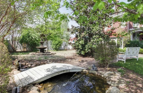 Woodland in Waverly Casa | ¡Tres minutos al centro! Amenidades de lujo! CAMINAR a bares / café!