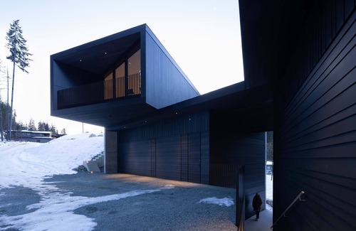 Sea to Sky Highway Casa | The Wedge by Boutique