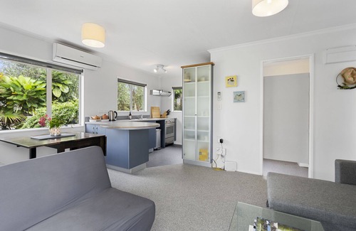 Waikanae Casa | The Wee Blue Bach - Waikanae Beach Holiday Home