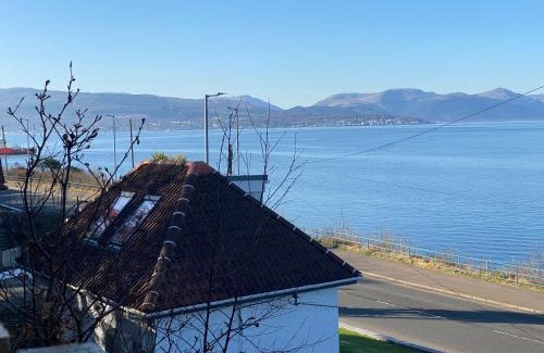 Gourock Casa | The Wee Cottage by the Ferry
