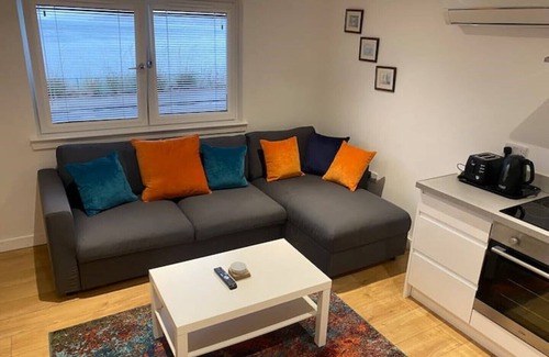 Gourock Cabaña | The Wee Cottage by the Ferry