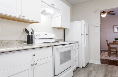 Kansas City Apartamento | The Westport Suite*Walk to 39th ST*Mins to Plaza