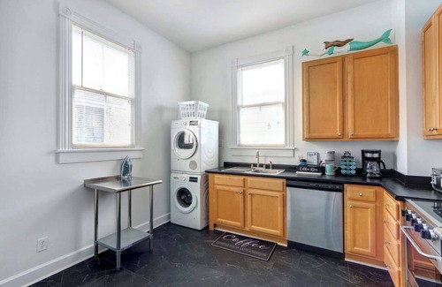 Beach Institute Apartamento | The Whale Loft | Historic Charm + Balcony
