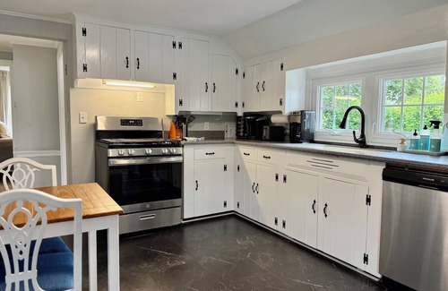 West Dennis Casa | The Whale's Tail Cottage- A Retreat With Charm and Comfort to Spare! RPAM016