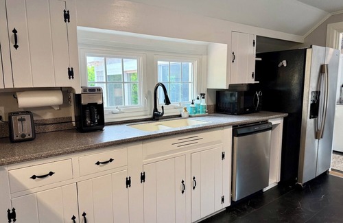 West Dennis Casa | The Whale's Tail Cottage- A Retreat With Charm and Comfort to Spare! RPAM016