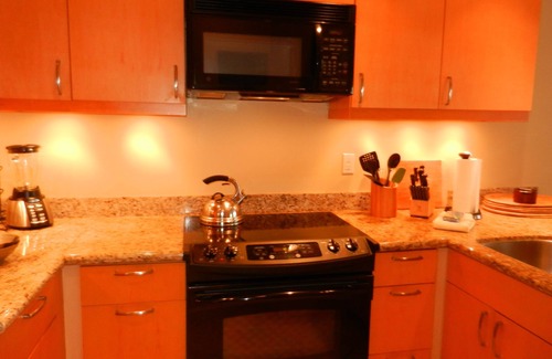 Kaanapali Condominio | A + de lujo remodelado estudio # 814 Torre 1, Ocean / Negro Rock View