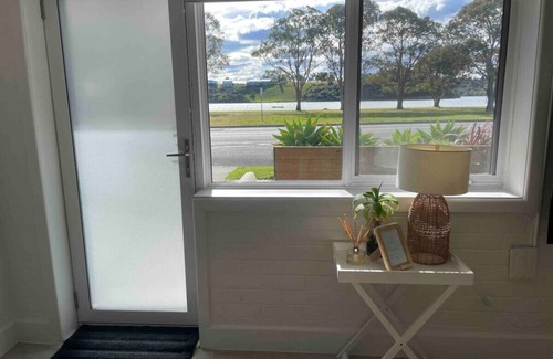 Lakes Entrance Apartamento | The Wheelhouse - 2br Waterfront Apartment en el centro de la ciudad.