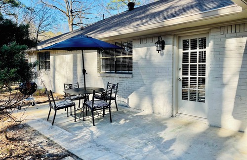 Flowood Casa | The Whipporwill House at the Rez!⛵️ Pet Friendly!