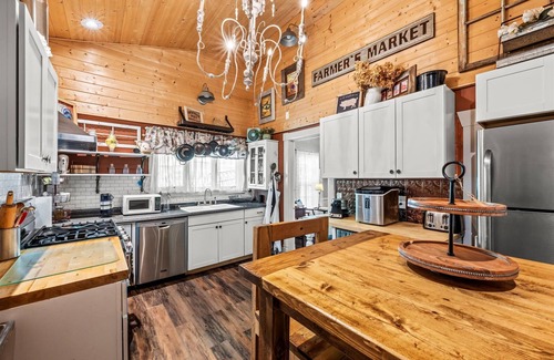 Sylva Casa | The Whistle Stop – A Timeless Charm / Nostalgic