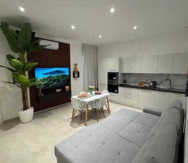 Gzira Apartamento | The White Balcony