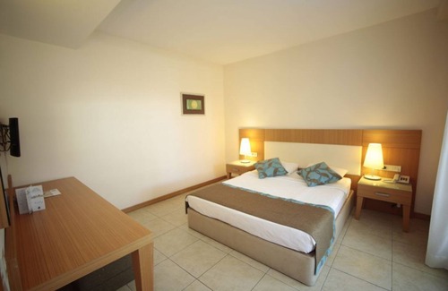 Musannah Casa | The white beach
