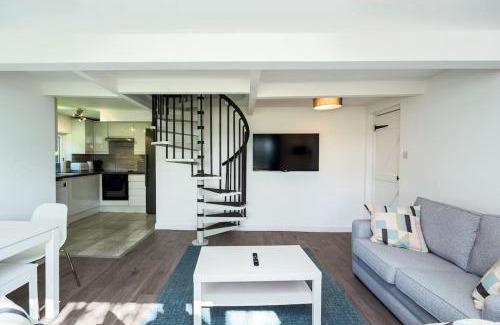 Upper Dicker Casa | The White Cottage at Gildridge + Private Hot Tub+EV