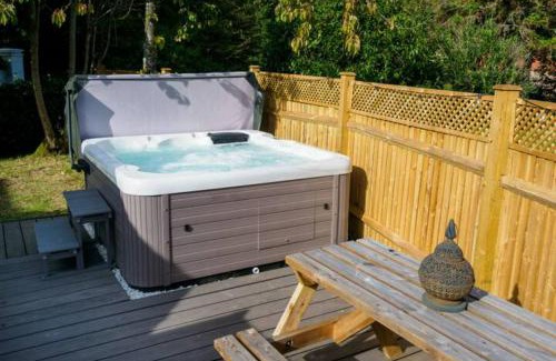 Upper Dicker Casa | The White Cottage at Gildridge + Private Hot Tub+EV