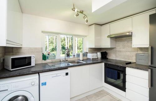 Upper Dicker Casa | The White Cottage at Gildridge + Private Hot Tub+EV