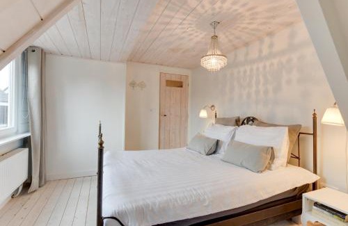 Uitgeest Casa | The White Cottage
