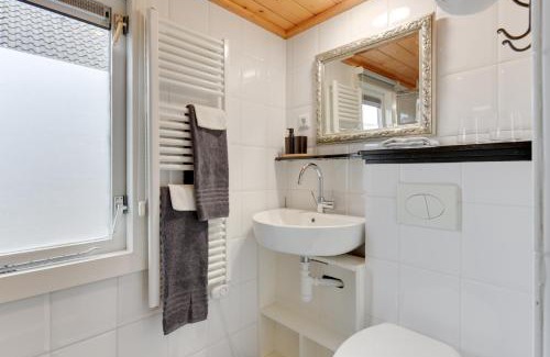 Uitgeest Casa | The White Cottage