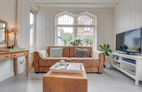 Uitgeest Casa | The White Cottage