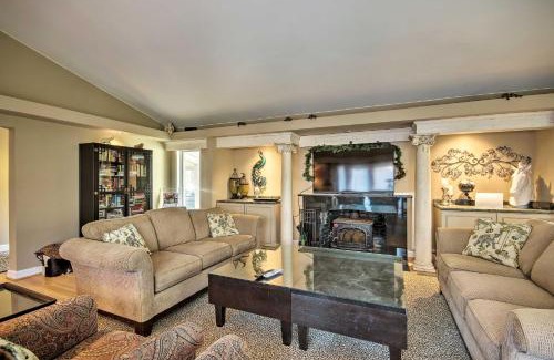 Rio Apartamento | The White Elephant Inn Getaway with Pool and Hot Tub!