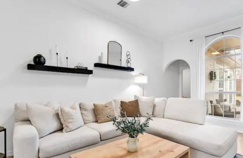Grapevine Casa | The White Haven
