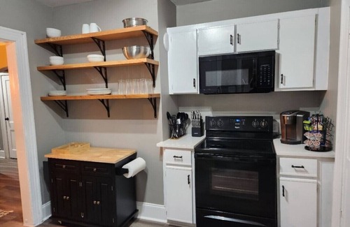 Midtown Casa | The White House 2 BR 1 BA