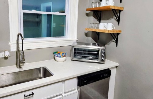 Midtown Casa | The White House 2 BR 1 BA