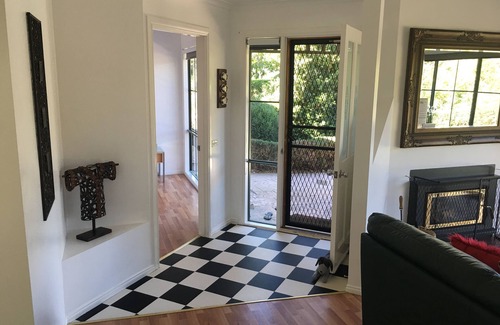 Chum Creek Casa | La Casa Blanca en "Home Farm Healesville"