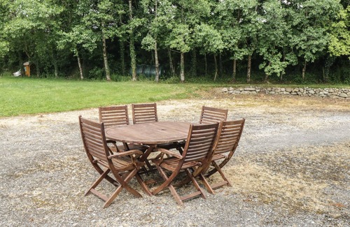 Drumshanbo Cabaña | THE WHITE HOUSE, family friendly in Drumshanbo, County Leitrim