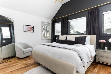 Hope Gardens Casa | The White House - Hot Tub 1 mile to Broadway