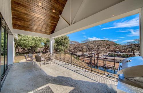 Canyon Lake Casa | The White House on the Horseshoe
