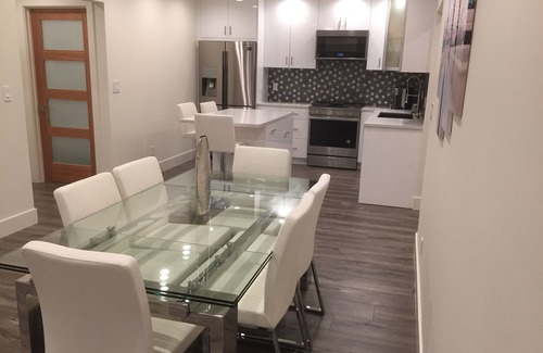 Castro Valley Condominio | “La Casa Blanca” Tendrás la mejor experiencia.