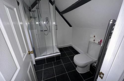 Yate Apartamento | The White Lion Hotel, Church Road, Yate BS37 5BG Self-check-in FREE PARKING Walk away from the centre of Yate!