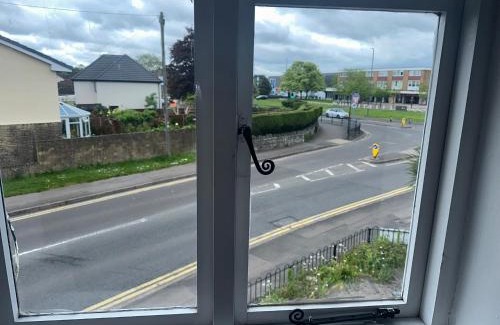 Yate Apartamento | The White Lion Hotel, Church Road, Yate BS37 5BG Self-check-in FREE PARKING Walk away from the centre of Yate!