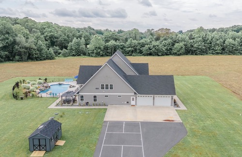 Denton Casa | The Wilder Way with a beautiful pool, hot tub, and a pickleball court!