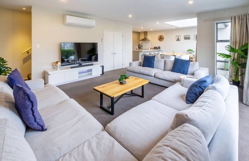 Christchurch Casa | The Willows Parkside Retreat