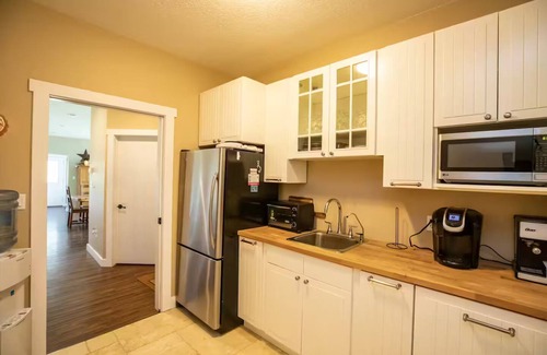 Parkland County Apartamento | The Winding Road Homestead - 3 BDRM each has full ensuite; quiet,country retreat