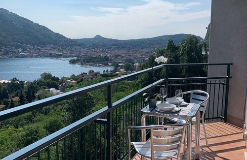 Como Casa | The window on Lake Como
