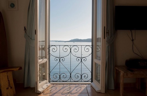 Palau Apartamento | Las ventanas con vista al mar.