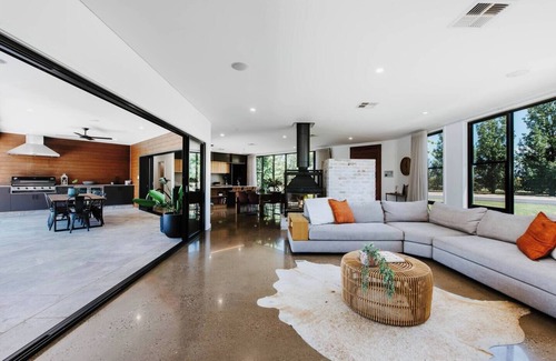 Bombira Casa | The Wine Manor Lavish Poolside Living