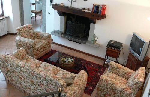Solto Collina Casa | The wing of an old convent from the 1500s above Lake Iseo