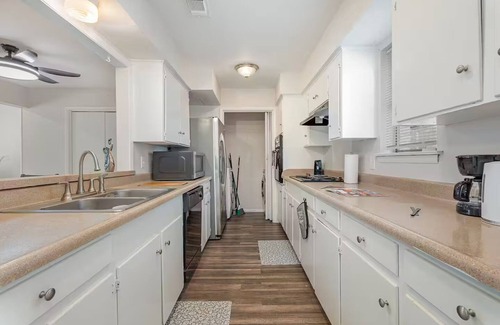 West Arlington Casa | The Wood & Iron / Sleeps Up to 18 Guests
